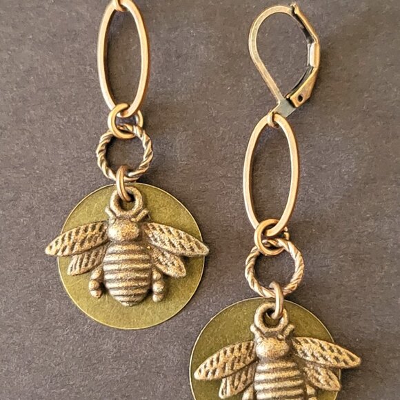 Beautiful HONEY BEE Coin Charm Earrings Bronze Copper Brass Lever Back Hippie - Picture 6 of 7